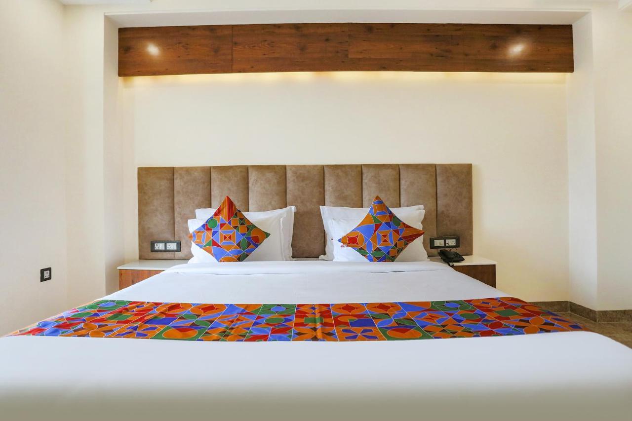 FabHotel Golf inn Gurgaon Exterior foto